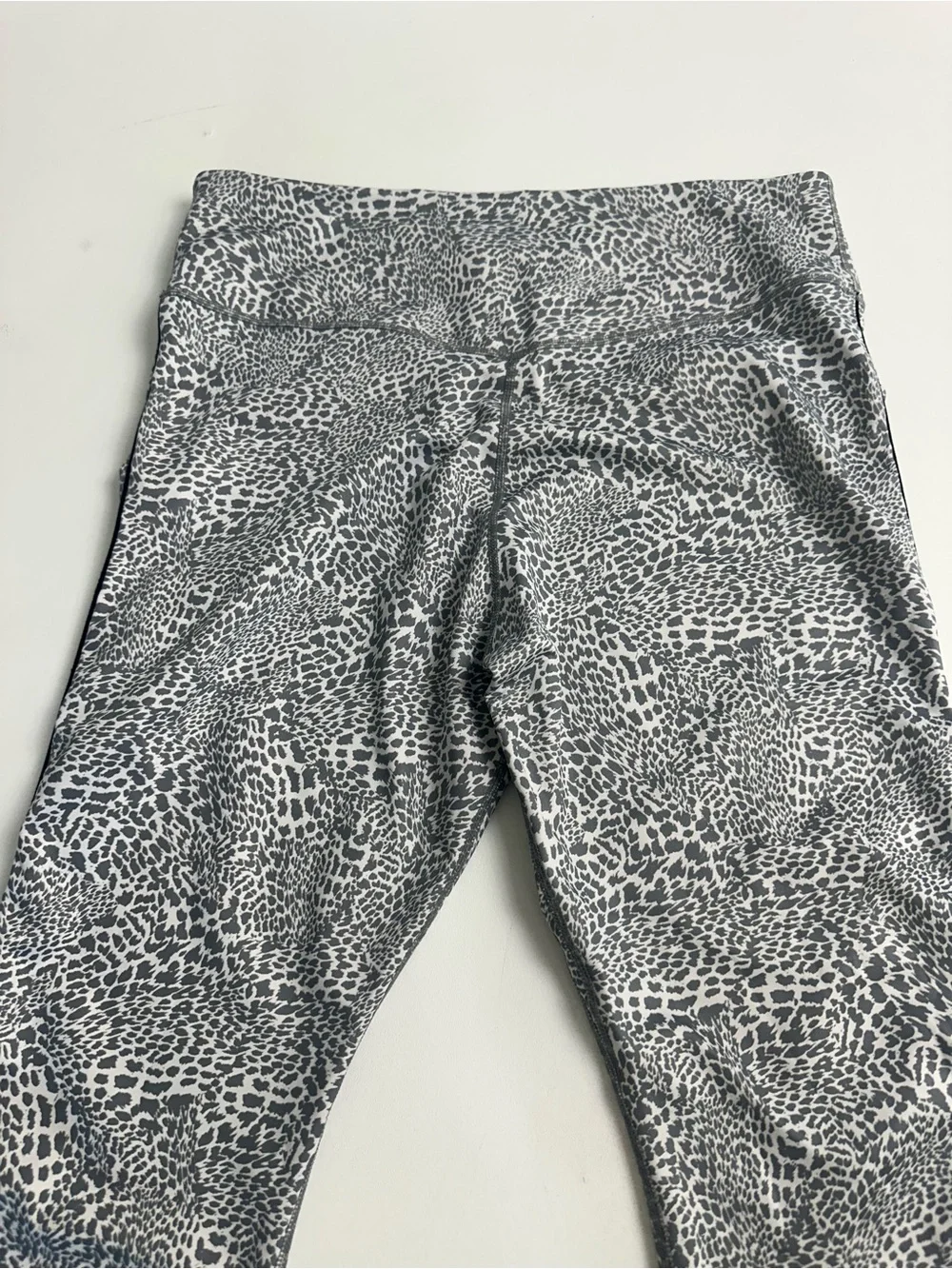 Nike women’s XL dry fit high waist grey leopard print pull on active leggings